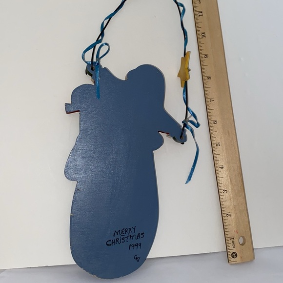 Folk art. Cottagecore. Santa on a mitt door hanger.  Beautifully painted. - Picture 4 of 6